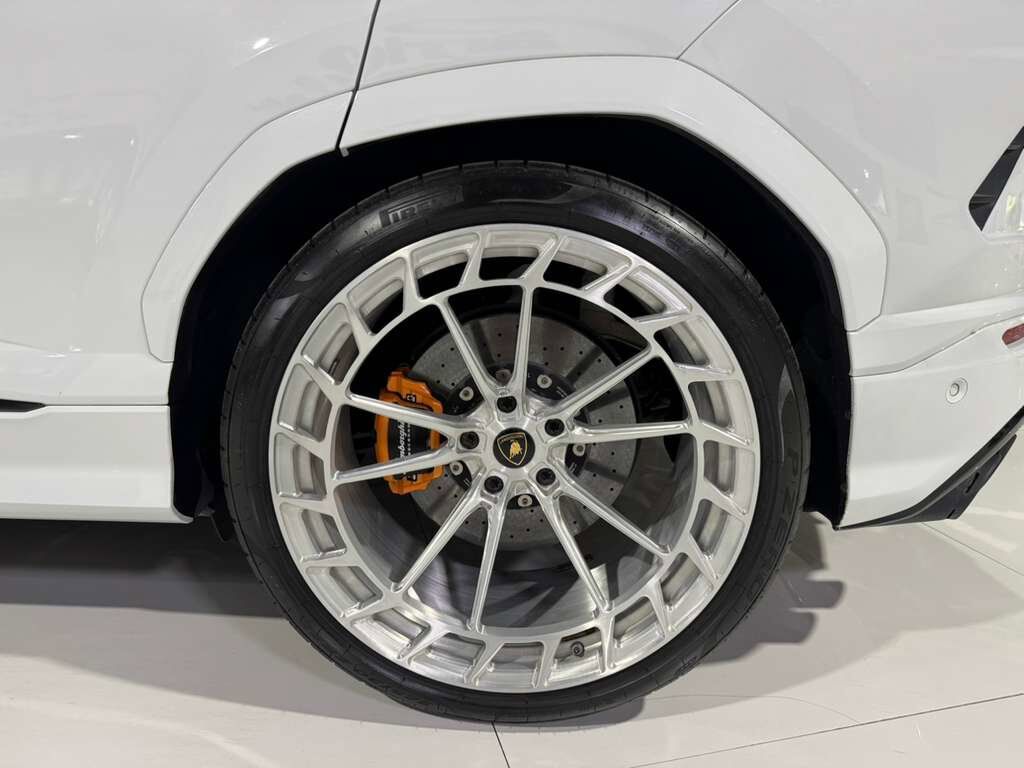 2019 Lamborghini Urus Bianco Icarus paint, Arancio Atlas interior/calipers, Bang & Olufsen audio system AND MUCH MORE!!! Fort Lauderdale FL