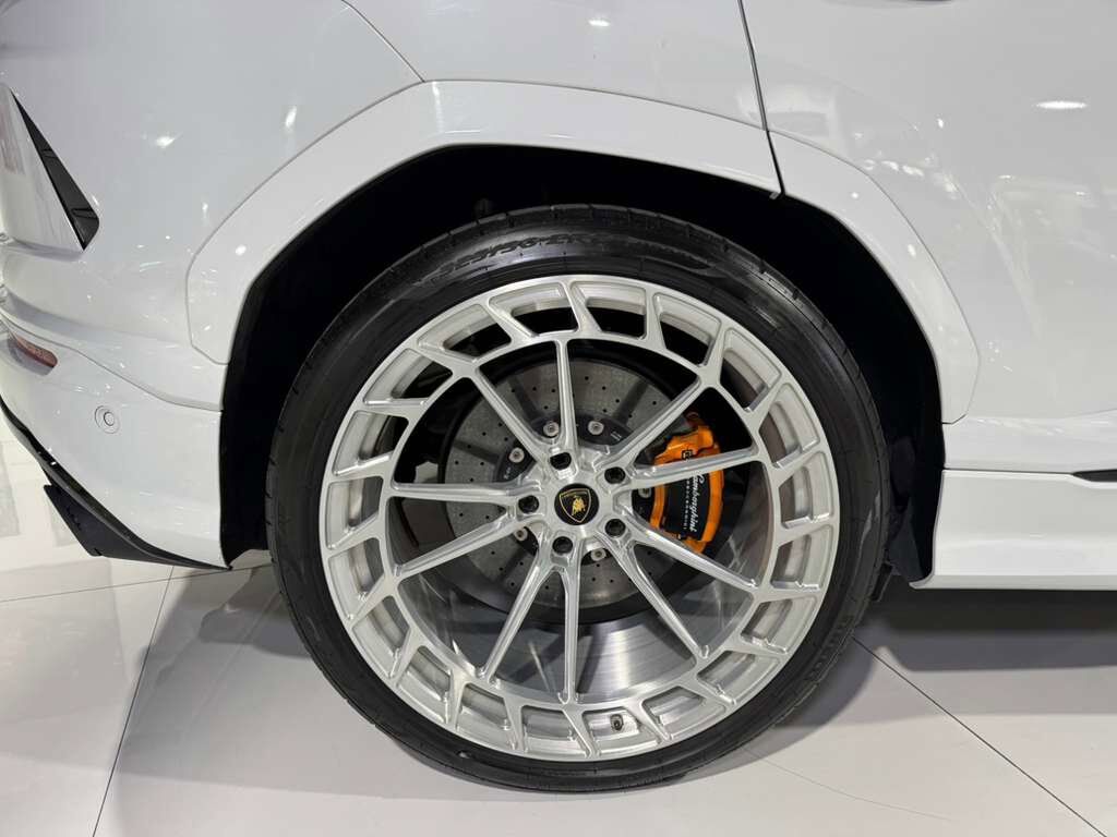 2019 Lamborghini Urus Bianco Icarus paint, Arancio Atlas interior/calipers, Bang & Olufsen audio system AND MUCH MORE!!! Fort Lauderdale FL