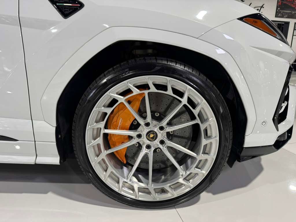 2019 Lamborghini Urus Bianco Icarus paint, Arancio Atlas interior/calipers, Bang & Olufsen audio system AND MUCH MORE!!! Fort Lauderdale FL