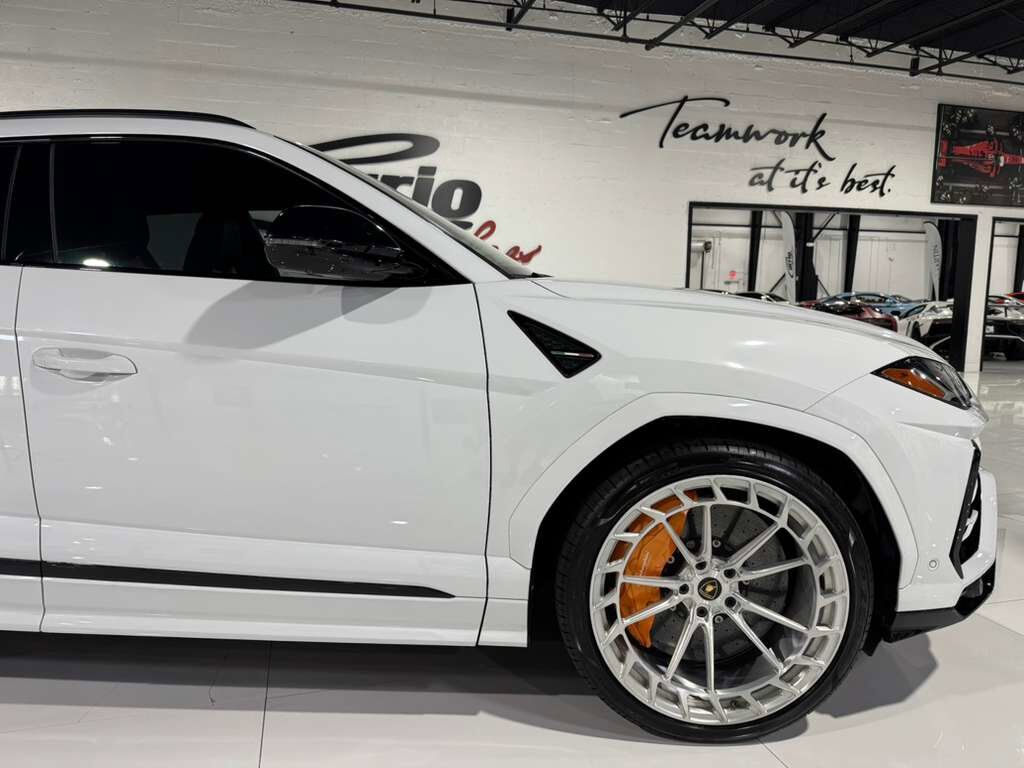2019 Lamborghini Urus Bianco Icarus paint, Arancio Atlas interior/calipers, Bang & Olufsen audio system AND MUCH MORE!!! Fort Lauderdale FL