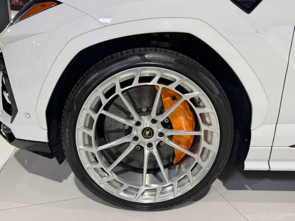 2019 Lamborghini Urus Bianco Icarus paint, Arancio Atlas interior/calipers, Bang & Olufsen audio system AND MUCH MORE!!! Fort Lauderdale FL