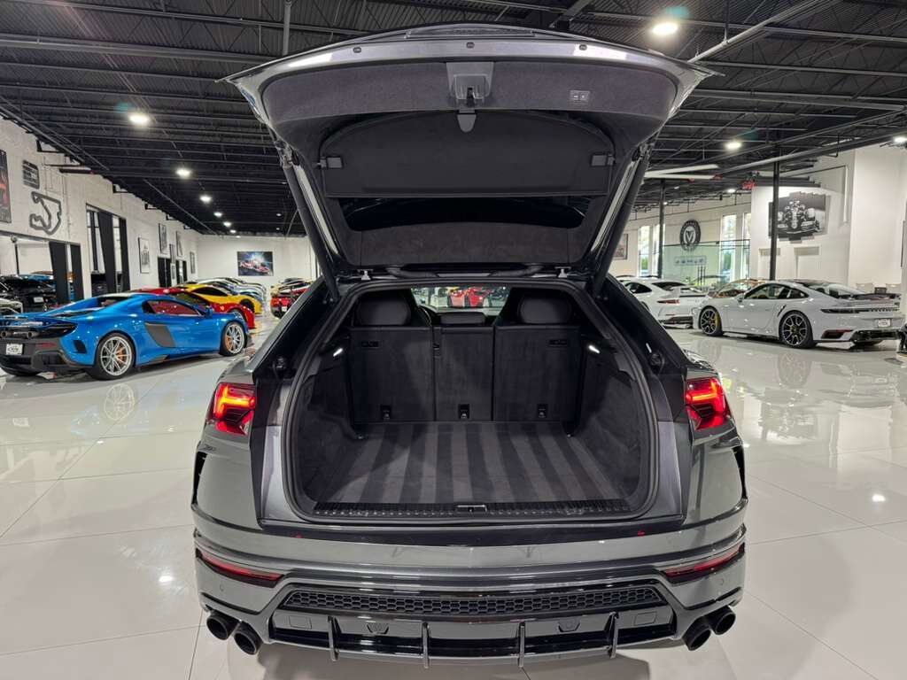 2019 Lamborghini Urus Grigio Lynx paint, pano roof, 360 camera, Bang & Olufsen audio system AND MUCH MORE!!! Fort Lauderdale FL
