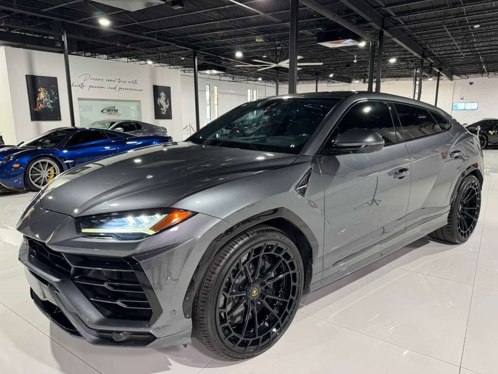 2019 Lamborghini Urus Grigio Lynx paint, pano roof, 360 camera, Bang & Olufsen audio system AND MUCH MORE!!!