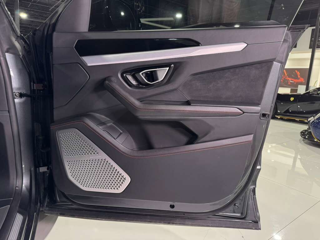 2019 Lamborghini Urus Grigio Lynx paint, pano roof, 360 camera, Bang & Olufsen audio system AND MUCH MORE!!! Fort Lauderdale FL