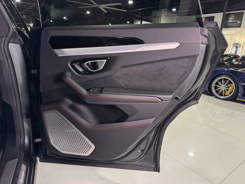 2019 Lamborghini Urus Grigio Lynx paint, pano roof, 360 camera, Bang & Olufsen audio system AND MUCH MORE!!! Fort Lauderdale FL