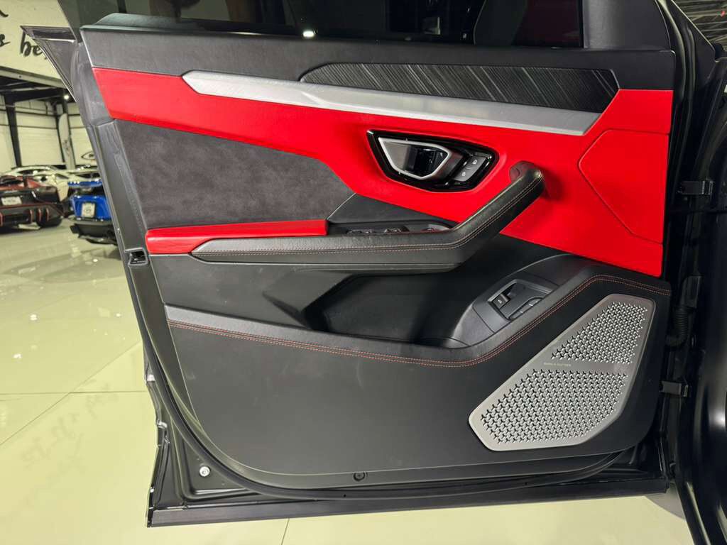 2019 Lamborghini Urus panoramic roof, Rosso Mars calipers/interior, Bang & Olufsen audio system AND MUCH MORE!! Fort Lauderdale FL