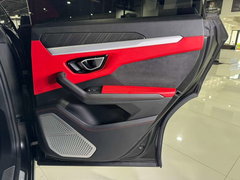 2019 Lamborghini Urus panoramic roof, Rosso Mars calipers/interior, Bang & Olufsen audio system AND MUCH MORE!! Fort Lauderdale FL