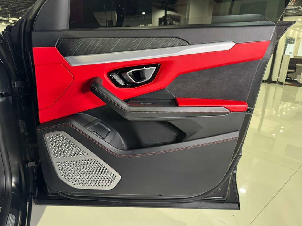 2019 Lamborghini Urus panoramic roof, Rosso Mars calipers/interior, Bang & Olufsen audio system AND MUCH MORE!! Fort Lauderdale FL