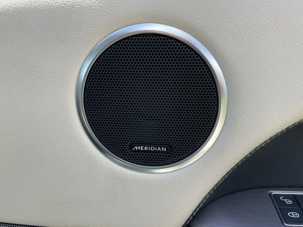 2019 Land Rover Range Rover Sport HSE~CLEAN CARFAX~ADJUSTABLE SUSPENSION~BLIND SPOT WARNING~CRASH SENSORS~MEMORIZED SEAT SETTINGS~PANORAMIC MOONROOF / SUNROOF~PREMIUM LEATHER SEATS~PREMIUM SOUND SYSTEM~REMOTE ENGINE START Sarasota FL