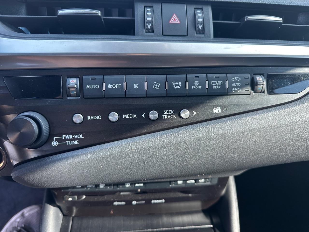 2019 Lexus ES  Selma TX