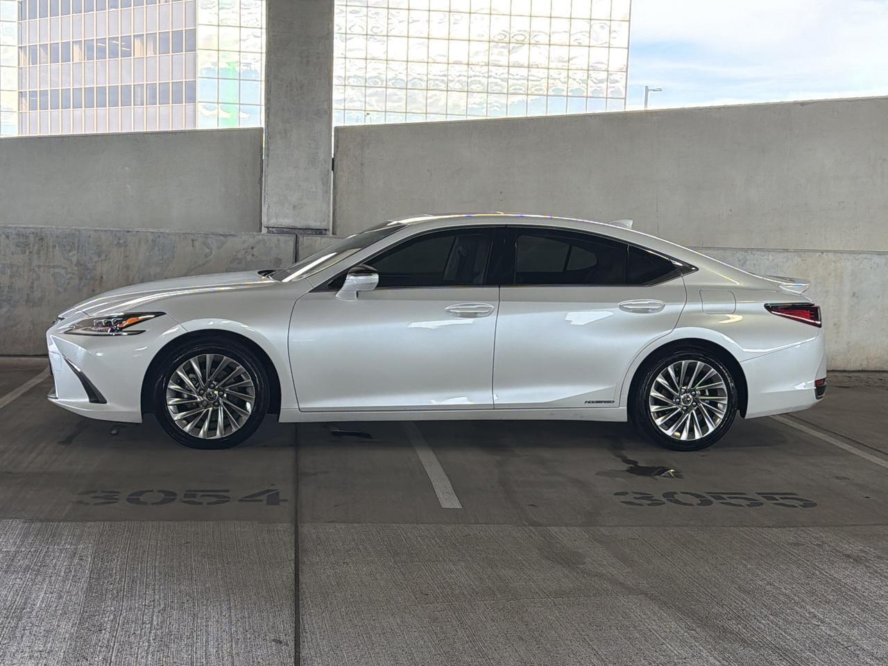 2019 Lexus ES 300h Luxury