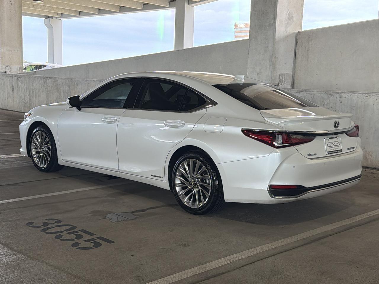 2019 Lexus ES 300h Luxury