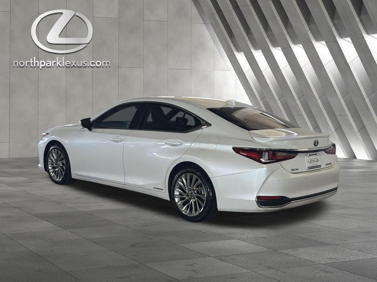 2019 Lexus ES 300h Luxury