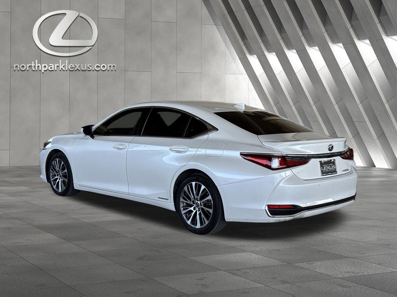 2019 Lexus ES 300h