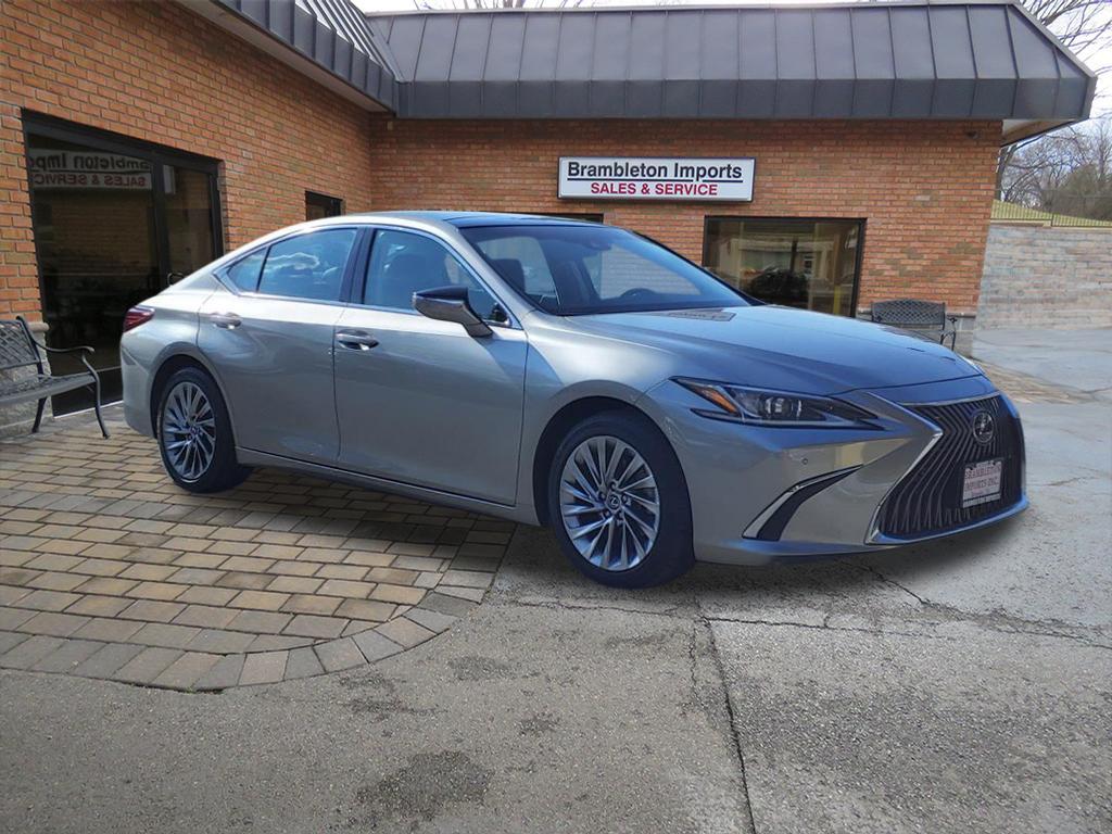 2019 Lexus ES 350 .