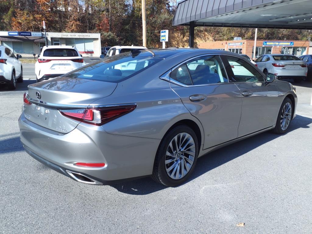 2019 Lexus ES 350 .
