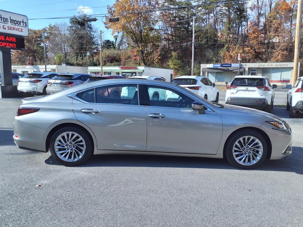 2019 Lexus ES 350 .