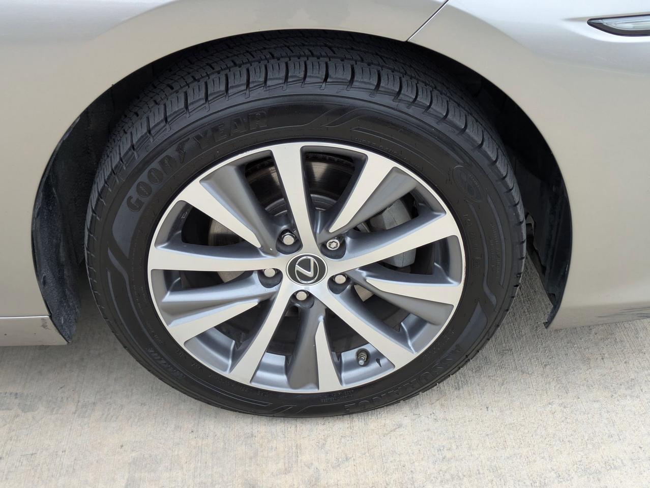 2019 Lexus ES 350 Luxury Castroville TX