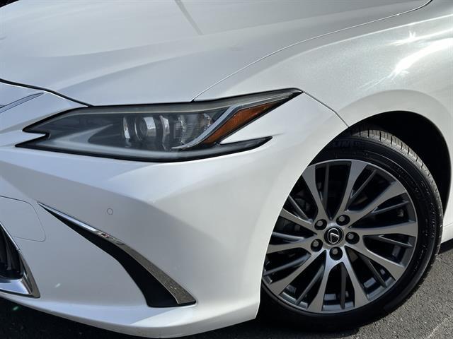 2019 Lexus ES Base