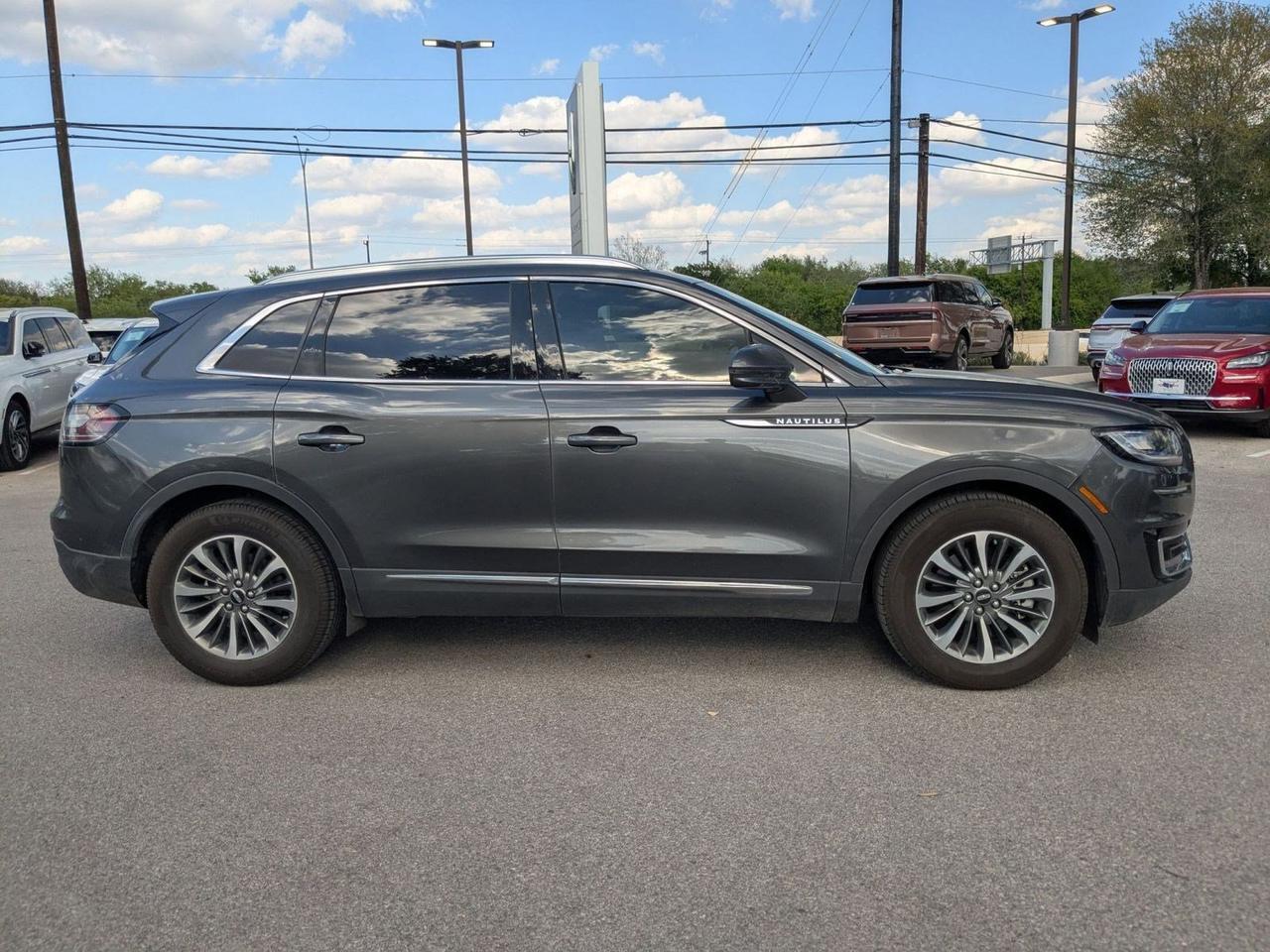 2019 Lincoln Nautilus Select
