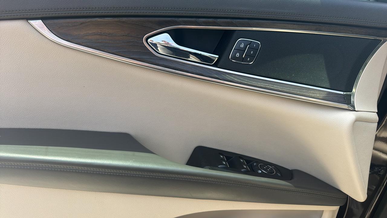 2019 Lincoln Nautilus Select