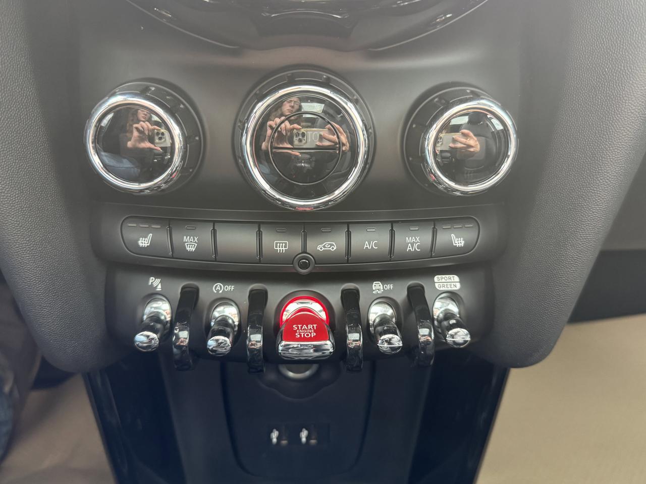 2019 MINI Cooper S 5 Door FWD Hatchback | Low KMs | Backup Camera | 44L Fuel Tank Redwater AB