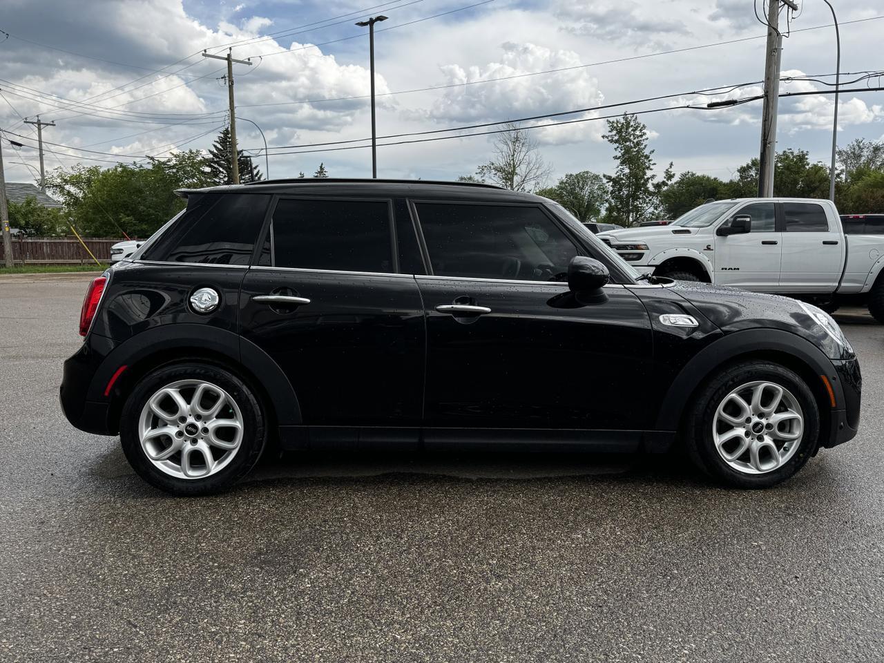 2019 MINI Cooper S 5 Door FWD Hatchback | Low KMs | Backup Camera | 44L Fuel Tank Redwater AB