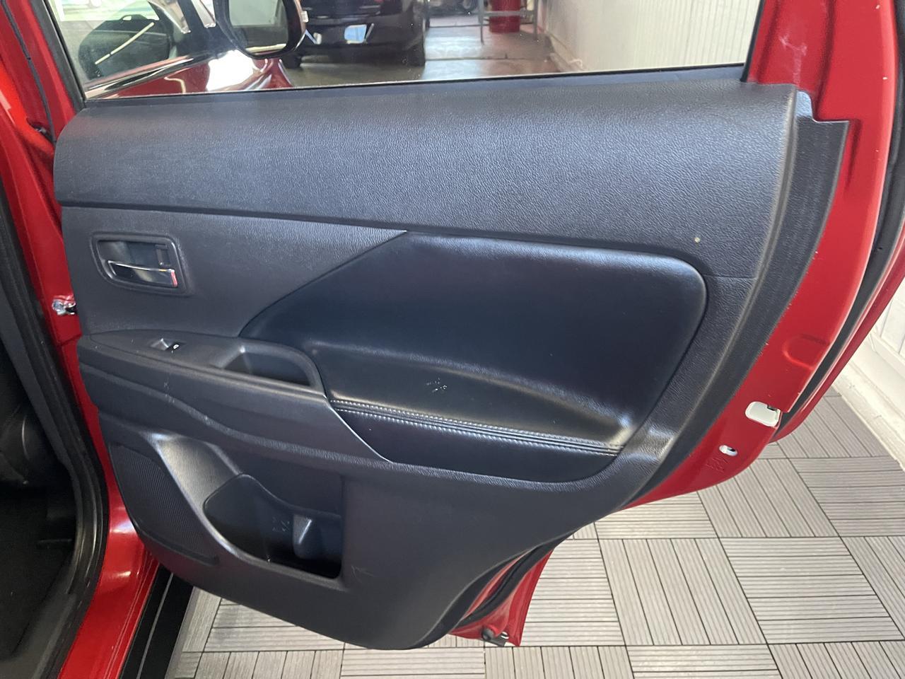 2019 MITSUBISHI OUTLANDER SE; LE; ES Kansas City MO