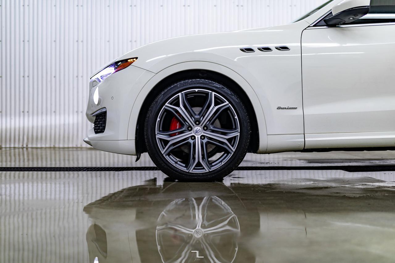 2019 Maserati Levante AWD GranLusso Leather Roof Nav Red Deer AB