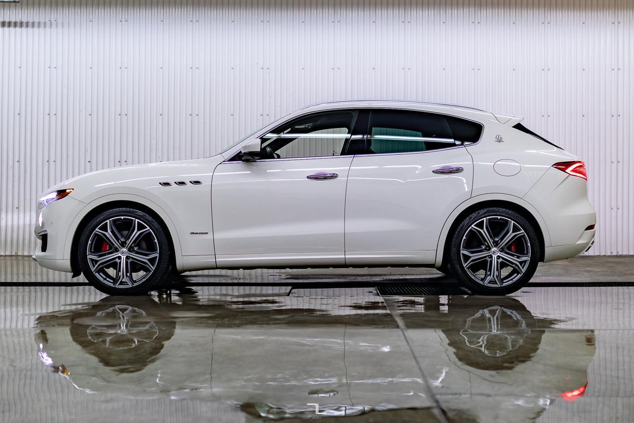 2019 Maserati Levante AWD GranLusso Leather Roof Nav Red Deer AB