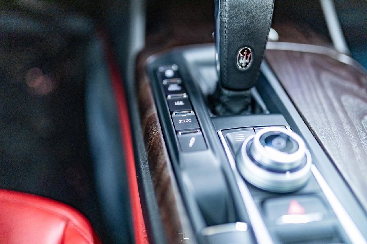 2019 Maserati Levante AWD GranLusso Leather Roof Nav Red Deer AB