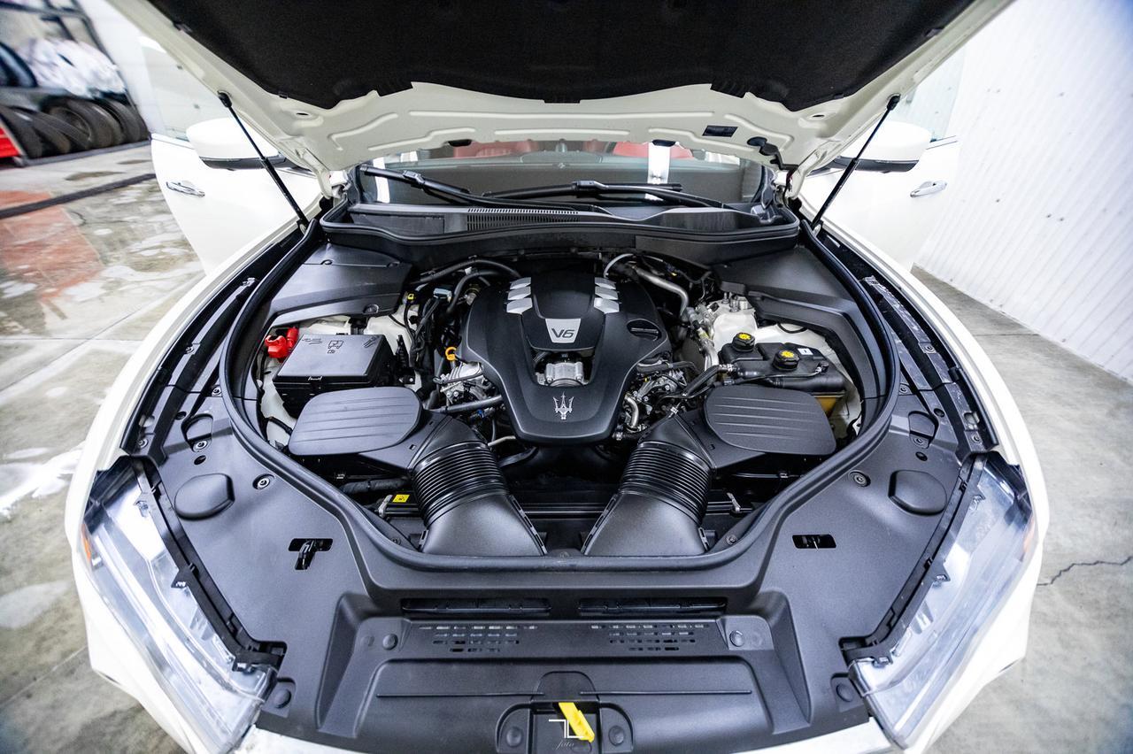 2019 Maserati Levante AWD GranLusso Leather Roof Nav Red Deer AB