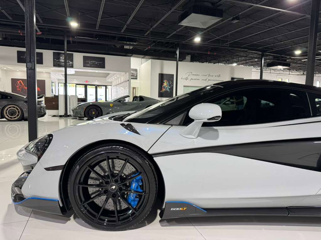 2019 McLaren 600LT MSO Cirrus Grey paint, MSO louvered fenders, P1 seats, carbon galore AND MORE!! Fort Lauderdale FL