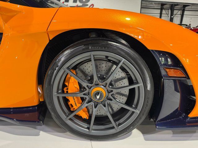 2019 McLaren SENNA Papaya Spark paint, exposed blue carbon throughout, Bowers & Wilkins audio and MUCH MORE!! Fort Lauderdale FL