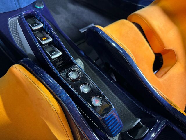 2019 McLaren SENNA Papaya Spark paint, exposed blue carbon throughout, Bowers & Wilkins audio and MUCH MORE!! Fort Lauderdale FL