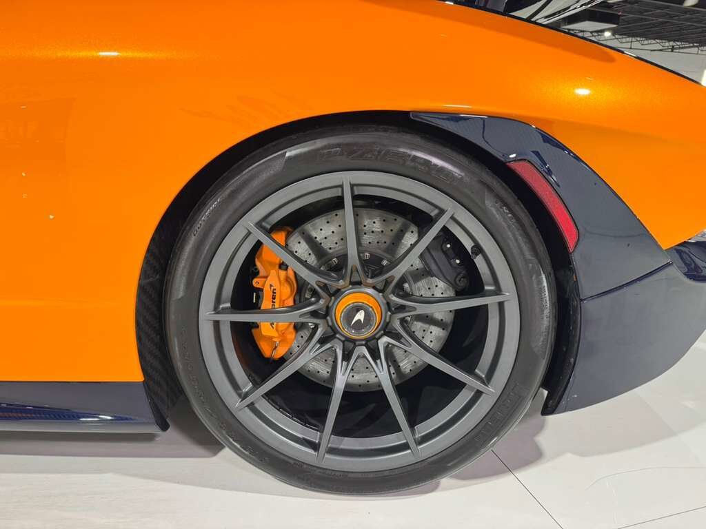 2019 McLaren SENNA Papaya Spark paint, exposed blue carbon throughout, Bowers & Wilkins audio and MUCH MORE!! Fort Lauderdale FL