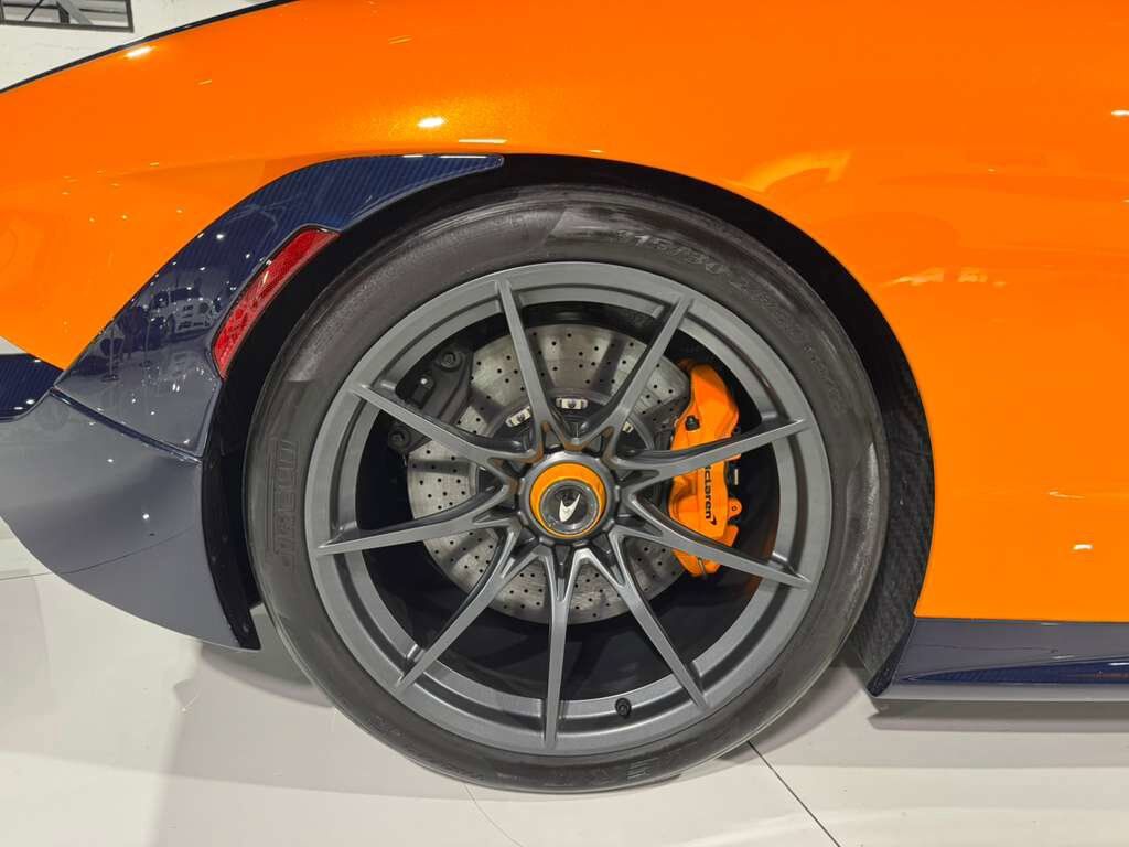 2019 McLaren SENNA Papaya Spark paint, exposed blue carbon throughout, Bowers & Wilkins audio and MUCH MORE!! Fort Lauderdale FL