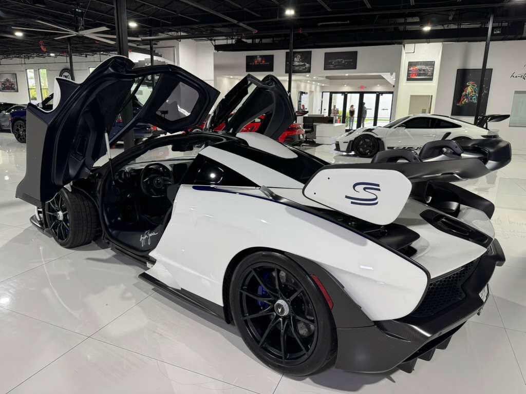 2019 McLaren Senna Pure White paint, Pure White centerlocks, Burton Blue calipers, B&W audio, carbon galore AND MORE!!! Fort Lauderdale FL