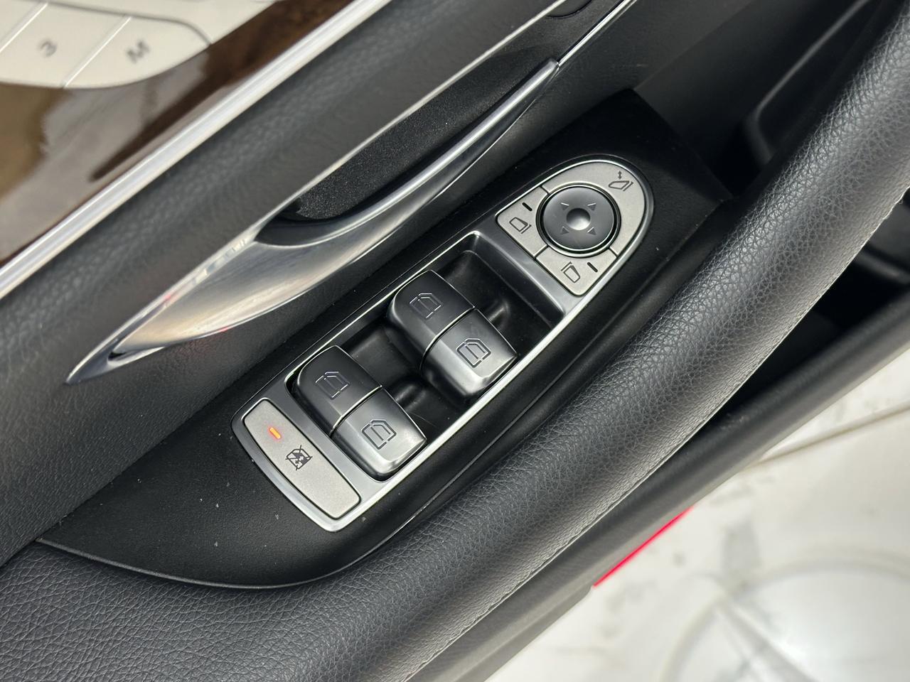 2019 Mercedes Benz E 300 Sedan photo 23