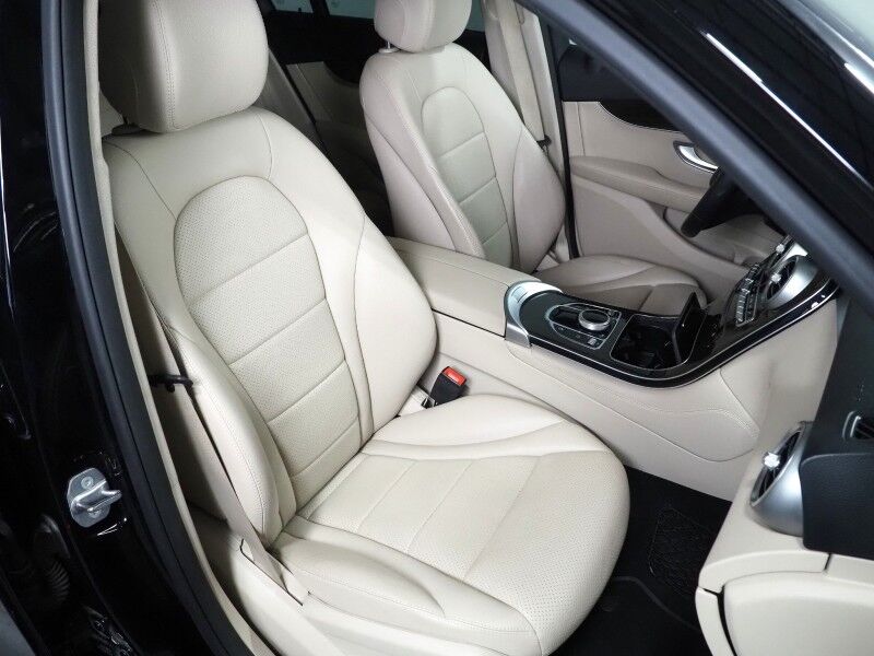 2019 Mercedes-Benz GLC 300 4MATIC *PANORAMA MOONROOF, PREMIUM PKG, BLIND SPOT ASSIST, BACKUP-CAMERA, HEATED SEATS/STEERING, POWER LIFTGATE, KEYLESS ENTRY, ALLOY WHEELS, ANDROID & APPLE