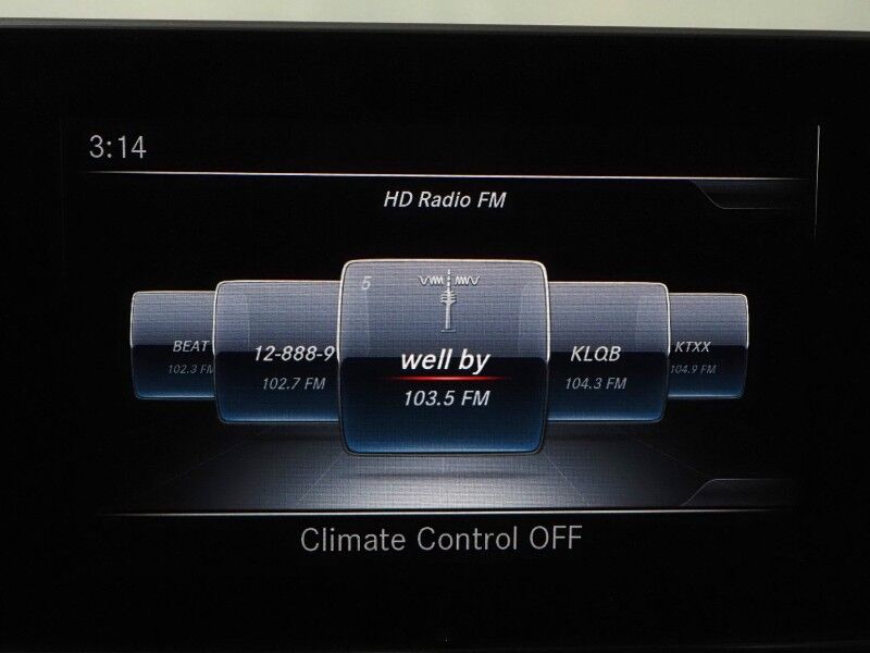 2019 Mercedes-Benz GLC 300 4MATIC *PANORAMA MOONROOF, PREMIUM PKG, BLIND SPOT ASSIST, BACKUP-CAMERA, HEATED SEATS/STEERING, POWER LIFTGATE, KEYLESS ENTRY, ALLOY WHEELS, ANDROID & APPLE Round Rock TX