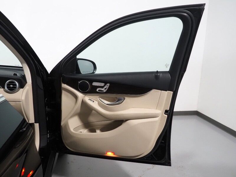 2019 Mercedes-Benz GLC 300 4MATIC *PANORAMA MOONROOF, PREMIUM PKG, BLIND SPOT ASSIST, BACKUP-CAMERA, HEATED SEATS/STEERING, POWER LIFTGATE, KEYLESS ENTRY, ALLOY WHEELS, ANDROID & APPLE Round Rock TX