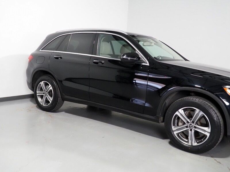 2019 Mercedes-Benz GLC 300 4MATIC *PANORAMA MOONROOF, PREMIUM PKG, BLIND SPOT ASSIST, BACKUP-CAMERA, HEATED SEATS/STEERING, POWER LIFTGATE, KEYLESS ENTRY, ALLOY WHEELS, ANDROID & APPLE Round Rock TX