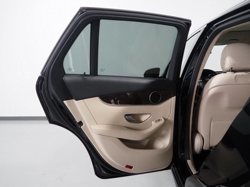 2019 Mercedes-Benz GLC 300 4MATIC *PANORAMA MOONROOF, PREMIUM PKG, BLIND SPOT ASSIST, BACKUP-CAMERA, HEATED SEATS/STEERING, POWER LIFTGATE, KEYLESS ENTRY, ALLOY WHEELS, ANDROID & APPLE Round Rock TX