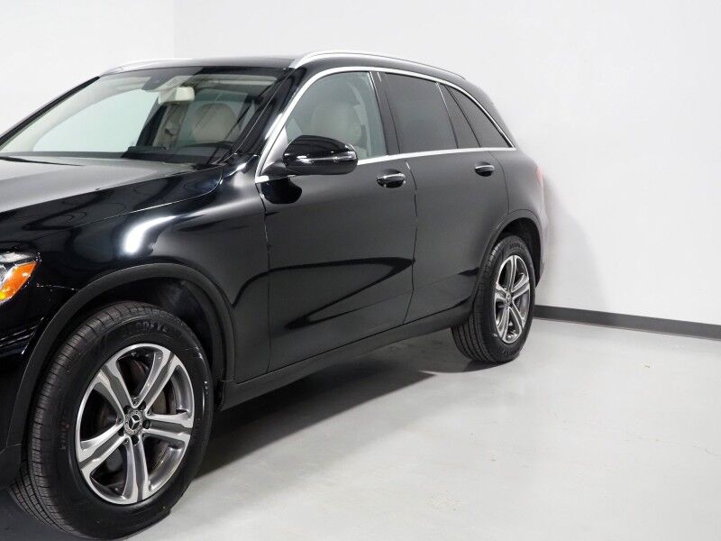 2019 Mercedes-Benz GLC 300 4MATIC *PANORAMA MOONROOF, PREMIUM PKG, BLIND SPOT ASSIST, BACKUP-CAMERA, HEATED SEATS/STEERING, POWER LIFTGATE, KEYLESS ENTRY, ALLOY WHEELS, ANDROID & APPLE Round Rock TX