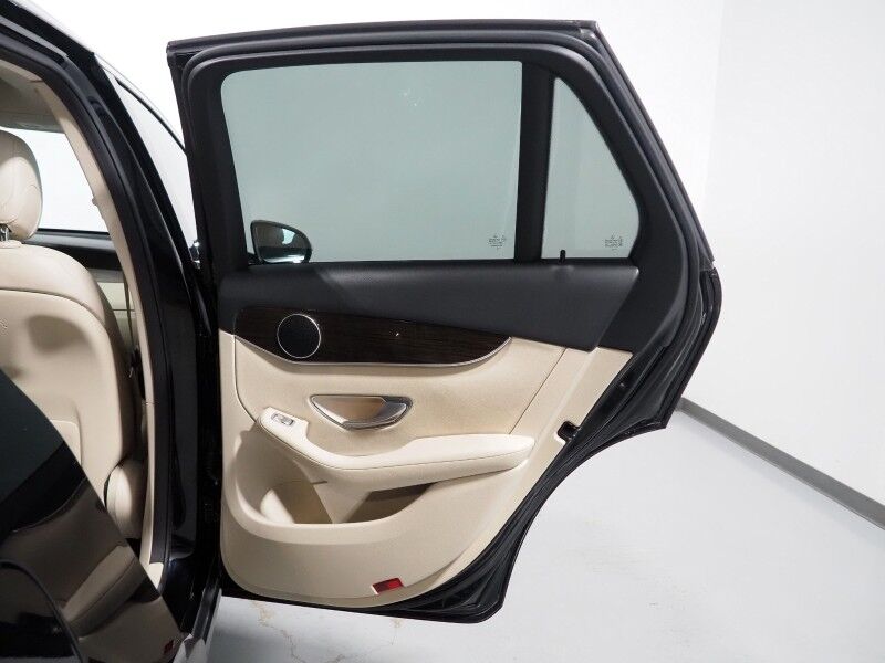 2019 Mercedes-Benz GLC 300 4MATIC *PANORAMA MOONROOF, PREMIUM PKG, BLIND SPOT ASSIST, BACKUP-CAMERA, HEATED SEATS/STEERING, POWER LIFTGATE, KEYLESS ENTRY, ALLOY WHEELS, ANDROID & APPLE Round Rock TX