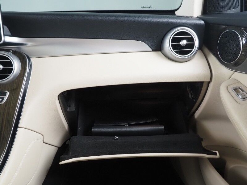 2019 Mercedes-Benz GLC 300 4MATIC *PANORAMA MOONROOF, PREMIUM PKG, BLIND SPOT ASSIST, BACKUP-CAMERA, HEATED SEATS/STEERING, POWER LIFTGATE, KEYLESS ENTRY, ALLOY WHEELS, ANDROID & APPLE Round Rock TX