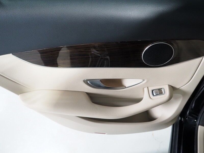 2019 Mercedes-Benz GLC 300 4MATIC *PANORAMA MOONROOF, PREMIUM PKG, BLIND SPOT ASSIST, BACKUP-CAMERA, HEATED SEATS/STEERING, POWER LIFTGATE, KEYLESS ENTRY, ALLOY WHEELS, ANDROID & APPLE Round Rock TX