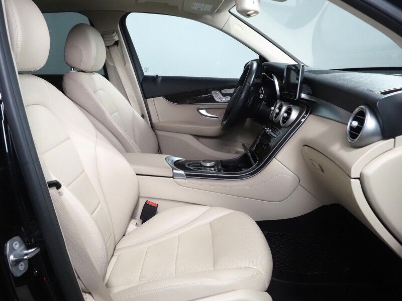 2019 Mercedes-Benz GLC 300 4MATIC *PANORAMA MOONROOF, PREMIUM PKG, BLIND SPOT ASSIST, BACKUP-CAMERA, HEATED SEATS/STEERING, POWER LIFTGATE, KEYLESS ENTRY, ALLOY WHEELS, ANDROID & APPLE Round Rock TX