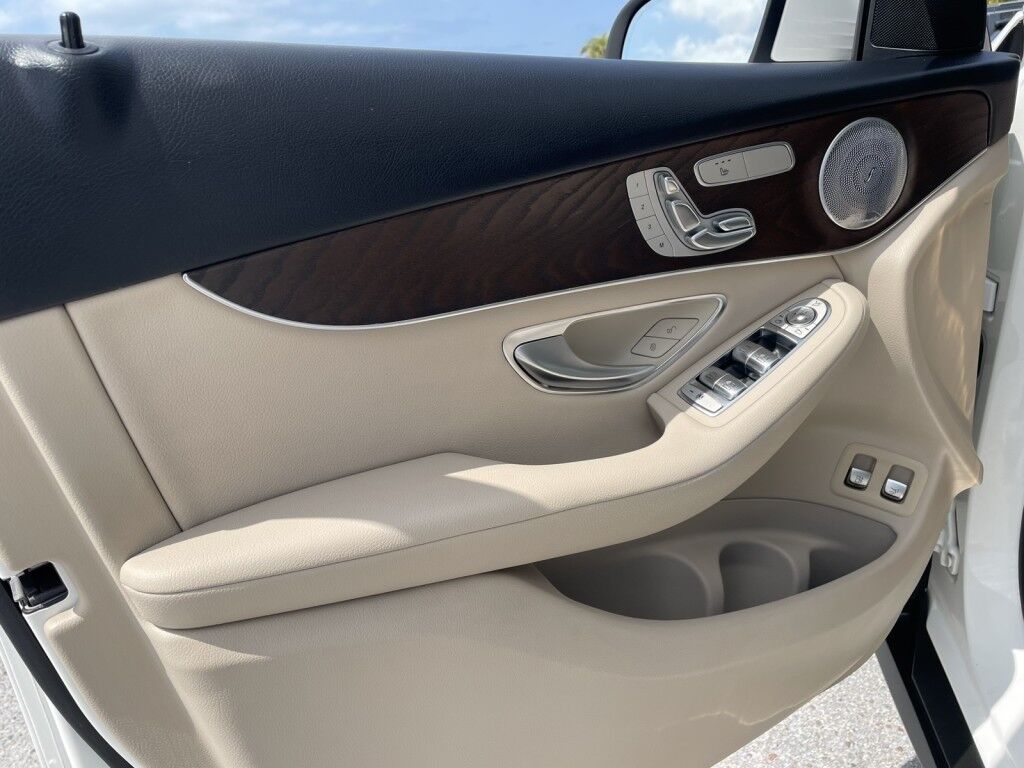 2019 Mercedes-Benz GLC GLC 350e~CLEAN CARFAX~HYBRID FACTORY WARRANTY STILL IN EFFECT~ONLINE SHIPPING AND FINANCE AVAILABLE!!!!! Sarasota FL